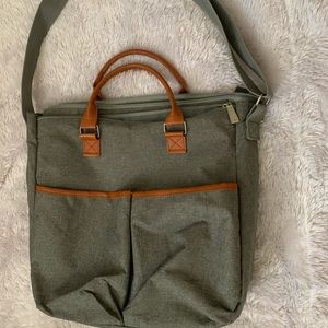 Grey cross body bag.